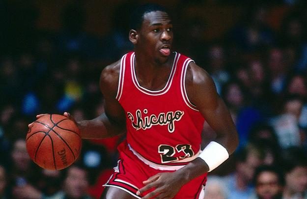 Camiseta de Michael Jordan será subastada y calculan que podría superar los  380 millones de pesos | Economía | BioBioChile