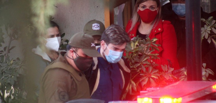 18 DE AGOSTO DE 2020/SANTIAGO

Traslado de Hernan Calderón hijo, desde clínica psiquiátrica a centro de Justicia desde el centro siquiatrico, El Cedro, ubicado en la comuna de La Reina, Santiago. 

FOTO: AILEN DÍAZ/AGENCIAUNO