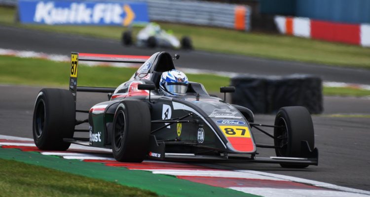 Nicolás Pino obtuvo su primer punto en la Fórmula 4 británica