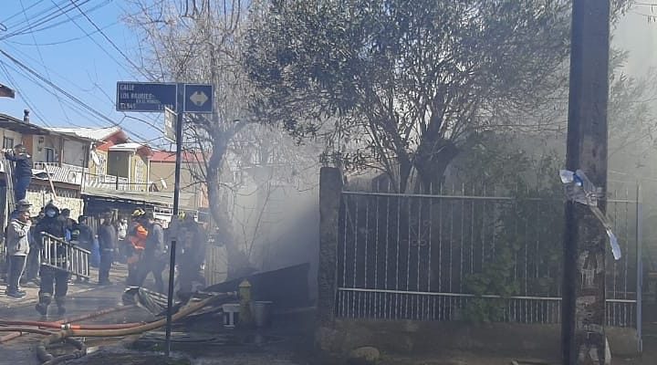 dos-adultos-y-una-nina-murieron-tras-incendio-en-vivienda-de-el-bosque-720x400.jpeg