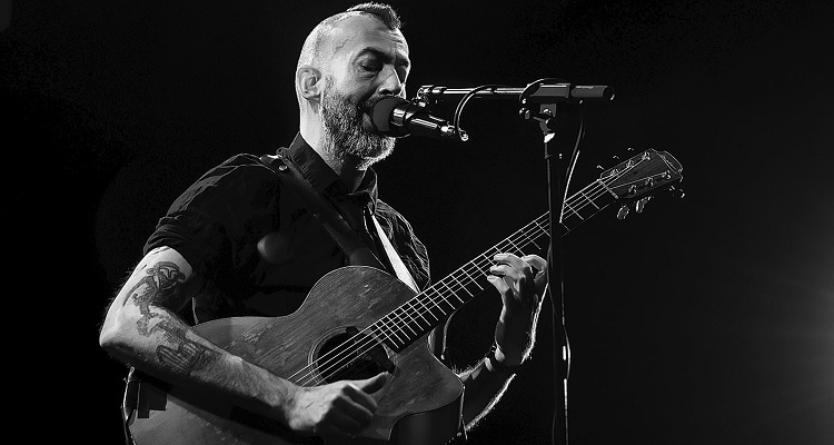 Jon Gomm (c)