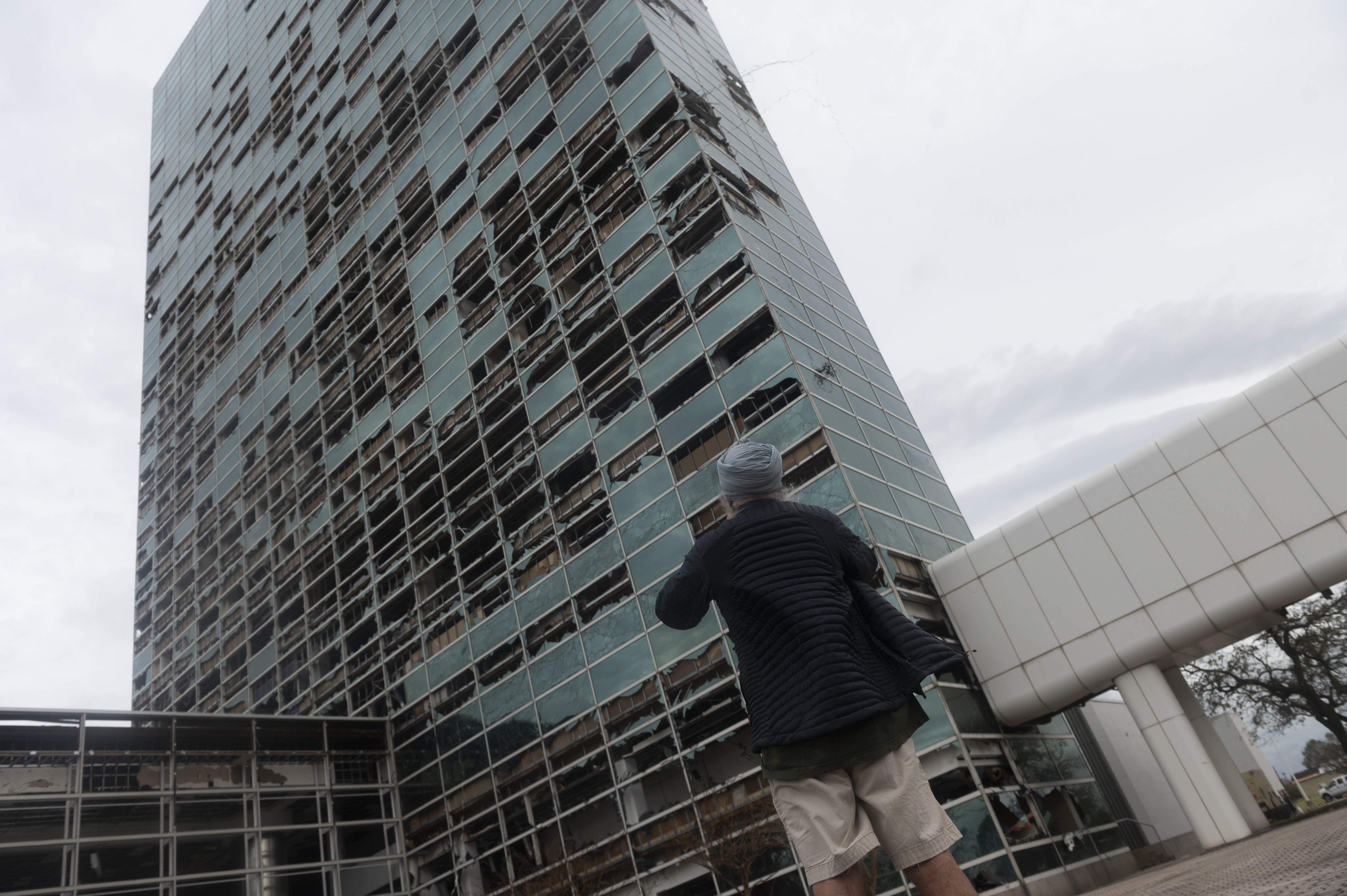 La torre del Capitol One Bank tras el huracán. | Agence France-Presse