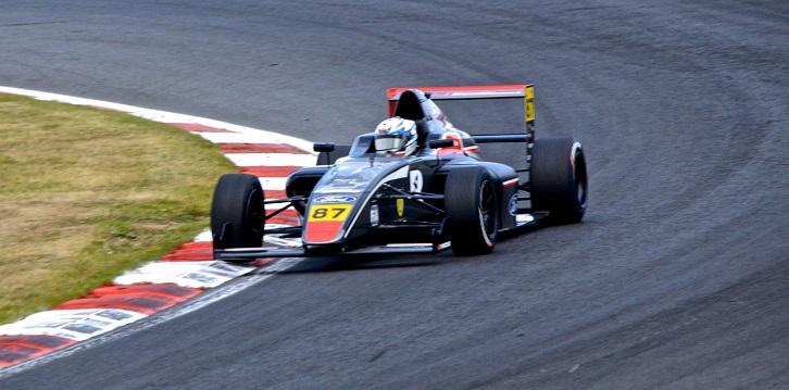 Incidente con un compañero dejó a Nico Pino fuera de la segunda fecha de la F4 Británica