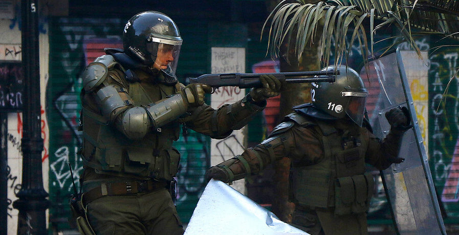 G-3 con una escopeta antidisturbios | Mario Dávila | Agencia UNO