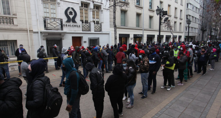 Aglomeraciones en las afueras de las AFP, Santiago | Agencia UNO