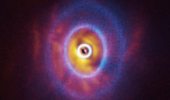 GW Orionis, un sistema estelar triple con peculiares características en la zona interna | ALMA