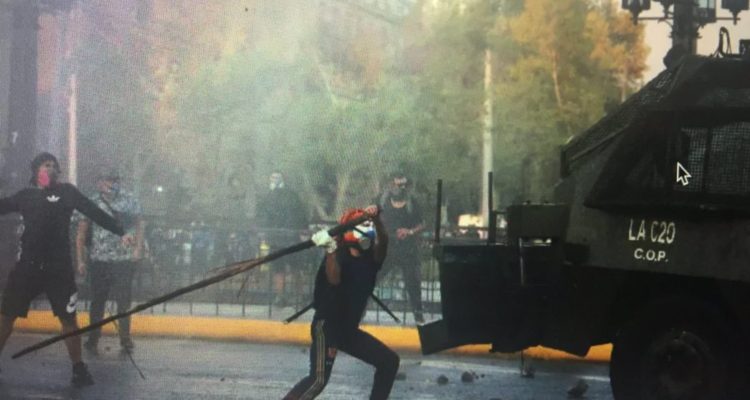 Imagen exhibida por Carabineros en el Congreso