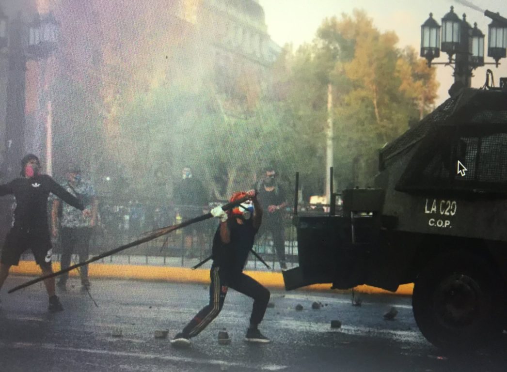 Imagen exhibida por Carabineros en el Congreso