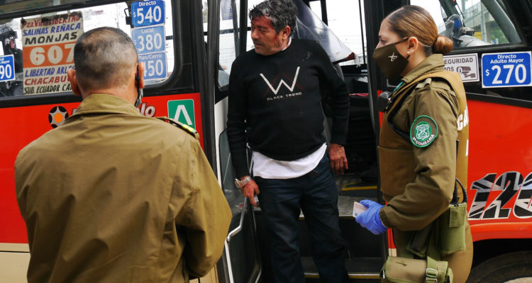Cantante ambulante golpea a chofer que le negó show en bus de Valparaíso por no usar mascarilla | Nacional | BioBioChile