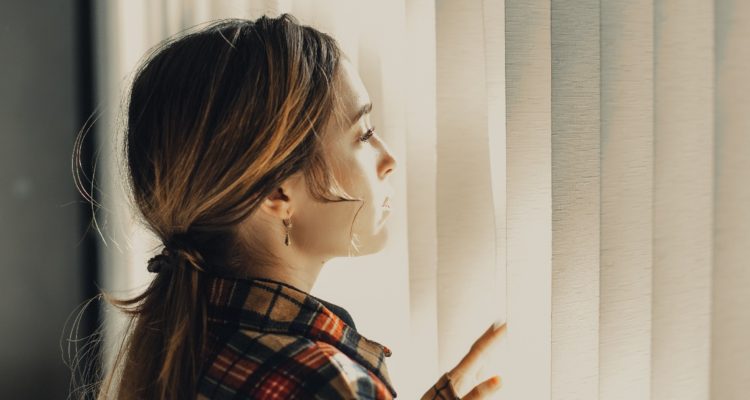 Falta de vitamina D va en alza producto de la pandemia: expertos alertan sobre riesgos