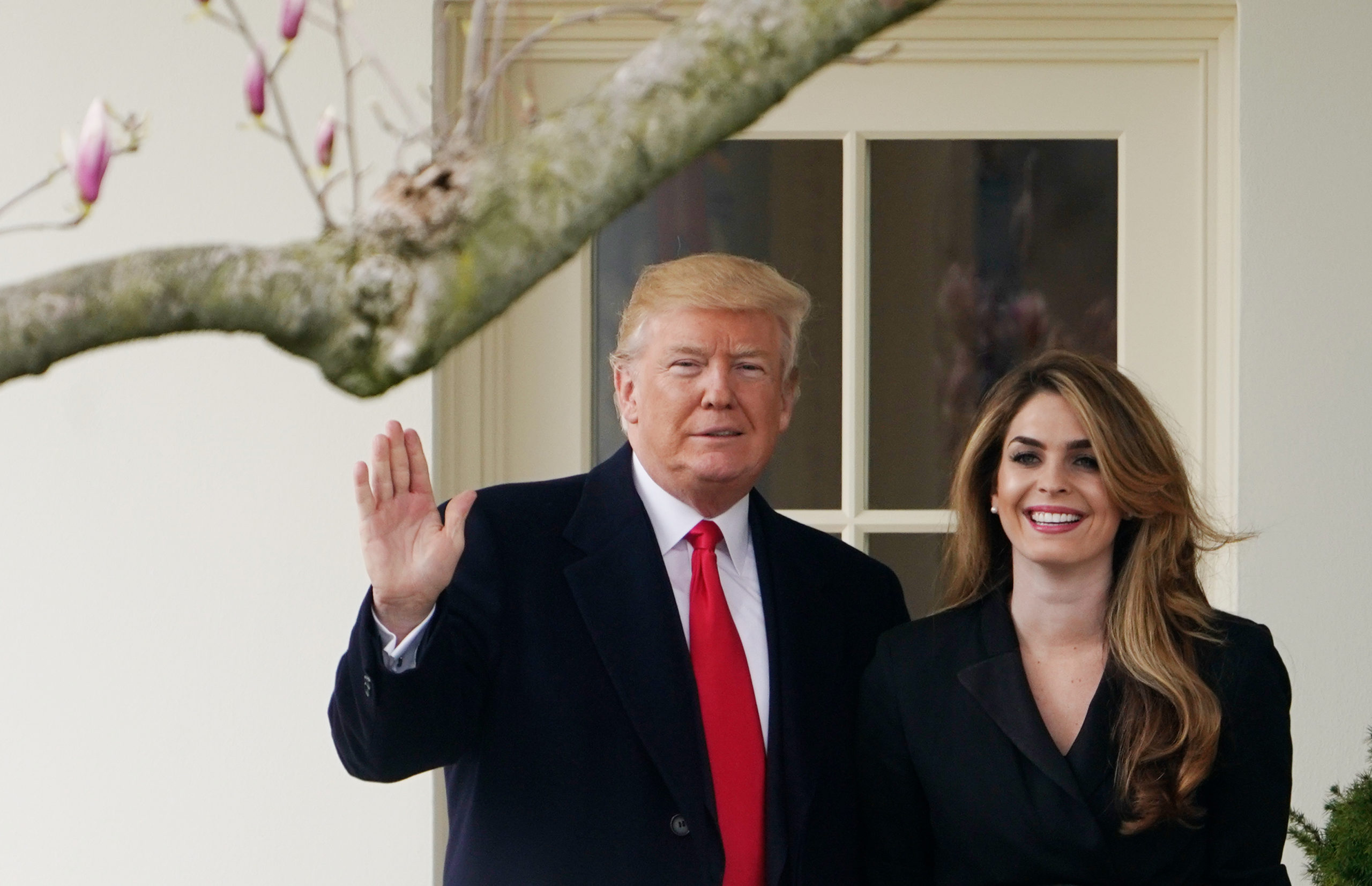 Donald Trump junto a Hope Hicks | Agence France-Presse