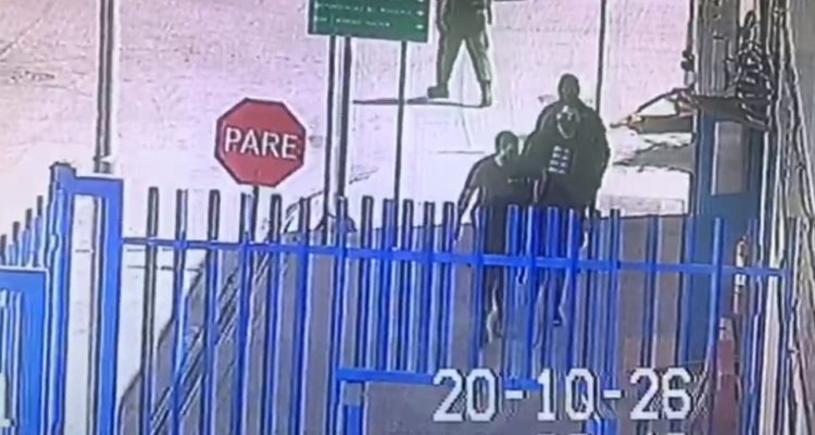 Nano Calderón saliendo de  Santiago 1