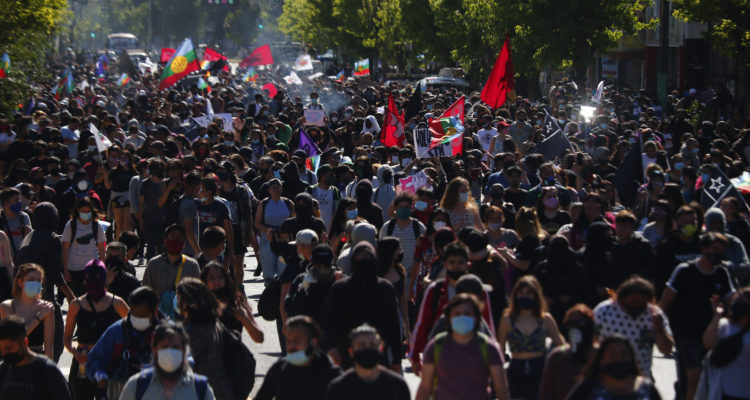 Marcha en conmemoración del primer año del estallido social en Valparaíso | Agencia UNO