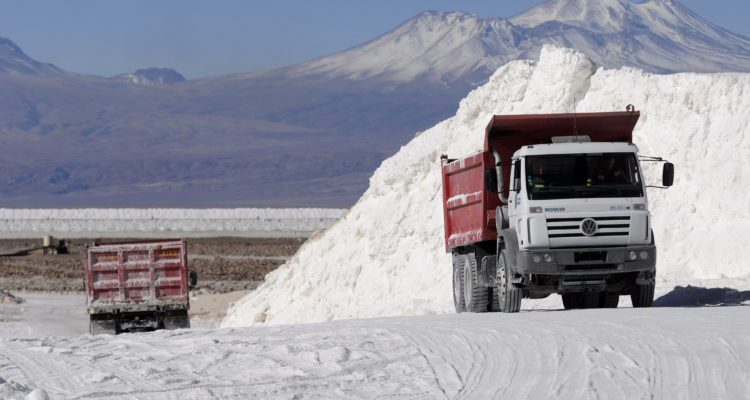 Plantas procesadoras de Soquimich y la Sociedad Chilena del Litio en el Salar de Atacama. Ariel Marinkovic | Agencia UNO
