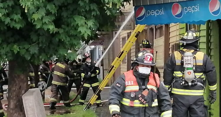 incendio-en-calles-lynch-con-andres-bello-en-osorno-hasta-el-momento-no-se-reportan-lesionados-750x400.jpg