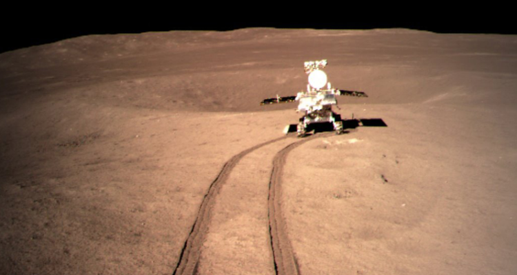 Rover Yutu-2 sobre la superficie lunar | CNSA