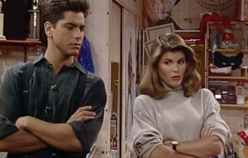 John Stamos y Lori Loughlin en Full House (1987)
