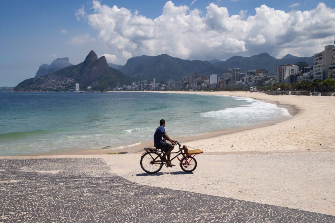 Rio Janeiro cerrará acceso al barrio y la playa de Copacabana por repunte de la pandemia en Brasil | Internacional | BioBioChile