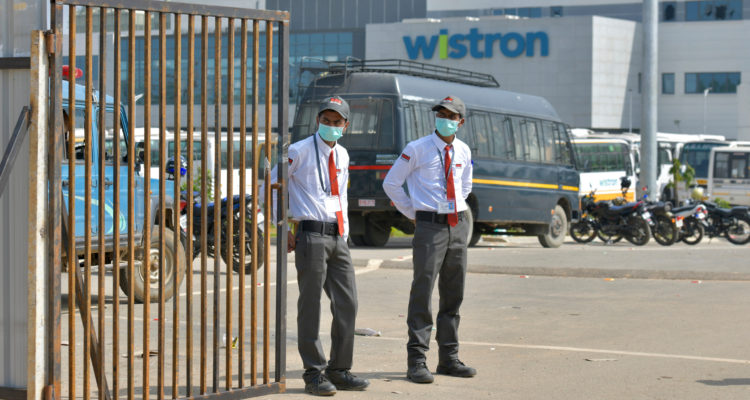 Guardias custodiando el ingreso al lugar | Agence France-Presse