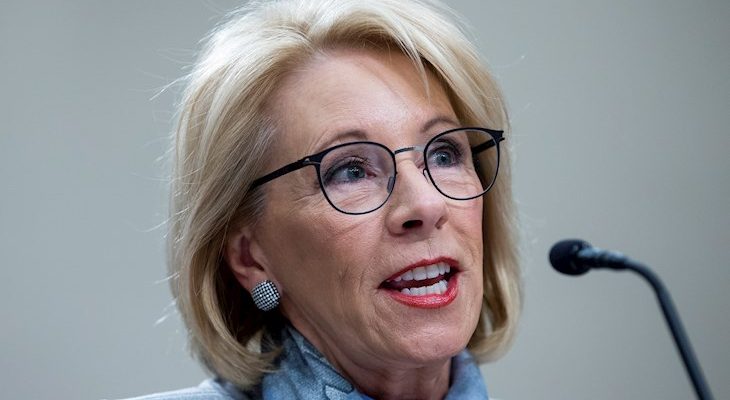 Betsy DeVos | Michael Reynolds | EFE