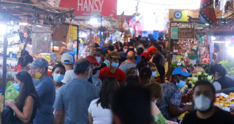 Vega Central en Recoleta, comuna que pasará a fase 3 | José Francisco Zúñiga | Agencia UNO