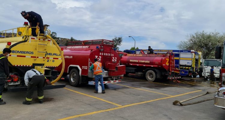 bomberos-agua-region-metropolitana-e1612128294308-750x400.jpg