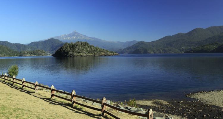 ARCHIVO – Lago Panguipulli | Falk2 | Wikimedia Commons