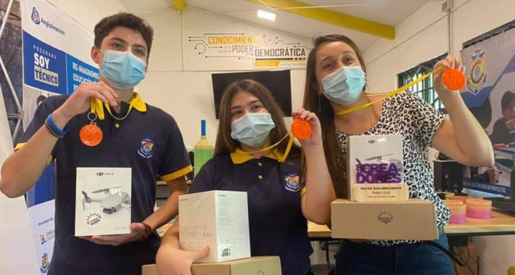 Estudiantes ganadores del Liceo Politécnico América de Los Andes 