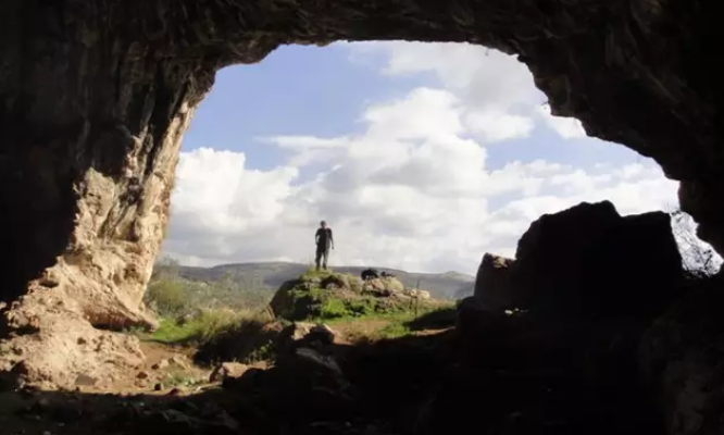 Acceso a la cueva de Shukbah | Amos Frumkin 