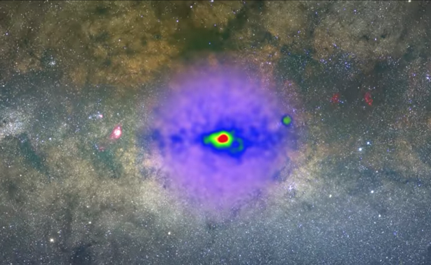 En el centro de la Galaxia existe un resplandor causado por un exceso de rayos gama | NASA