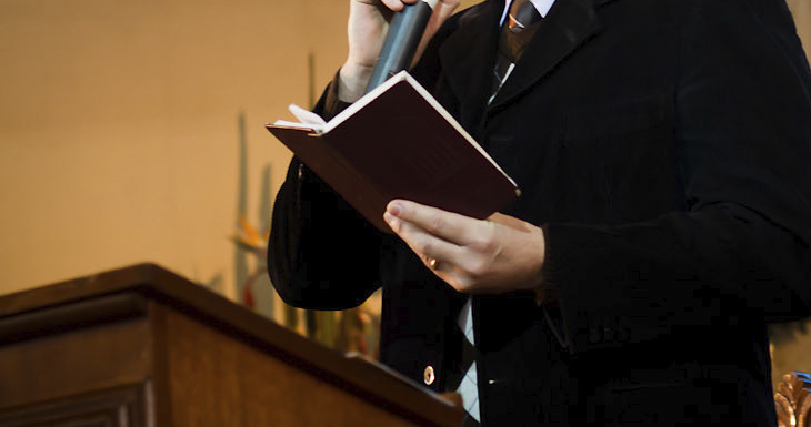 Pastor acusado de abuso sexual contra niña de 8 años queda con arresto ...