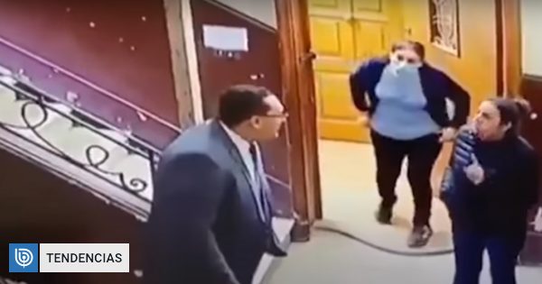 Žena vďaka bezpečnostným kamerám zachráni týrané dievčatko v rohu budovy v egypte Spoločenstva Žena vďaka bezpečnostným kamerám zachráni týrané dievčatko v rohu budovy v egypte Spoločenstva