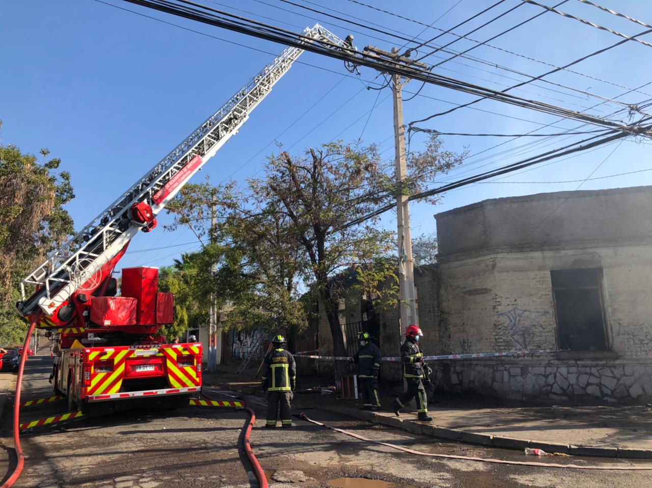 23 Unidades De Bomberos Trabajan Para Controlar Incendio Estructural En ...