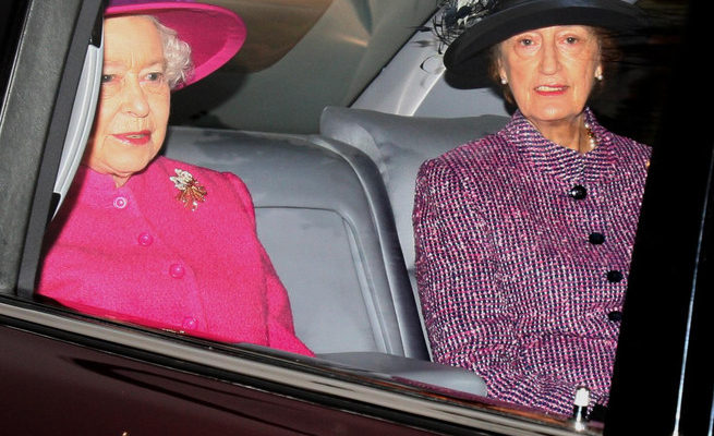 Reina Isabel II y Lady Susan Hussey | AFP