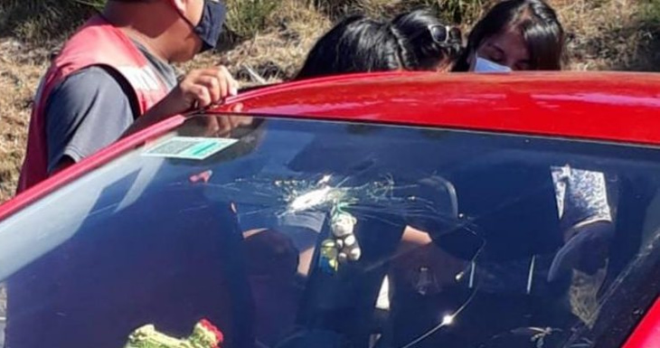 Impactos de perdigones contra vehículo que trasladaba a funcionarios de Cesfam