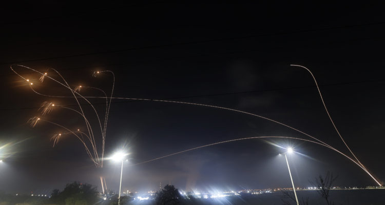 El “Domo de Hierro” de Israel repeliendo misiles lanzados desde Gaza. | Agence France-Presse