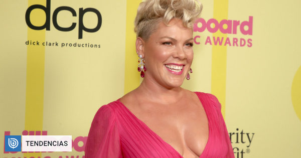 Posed As A Family Singer Pink Reached The Billboard Awards Accompanied By Her Two Young Children Tv And Show Archyde