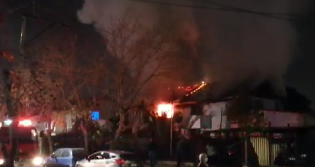 incendio-afecta-casa-de-voluntario-de-bomberos-en-macul-y-tambien-a-vivienda-colindante.jpg