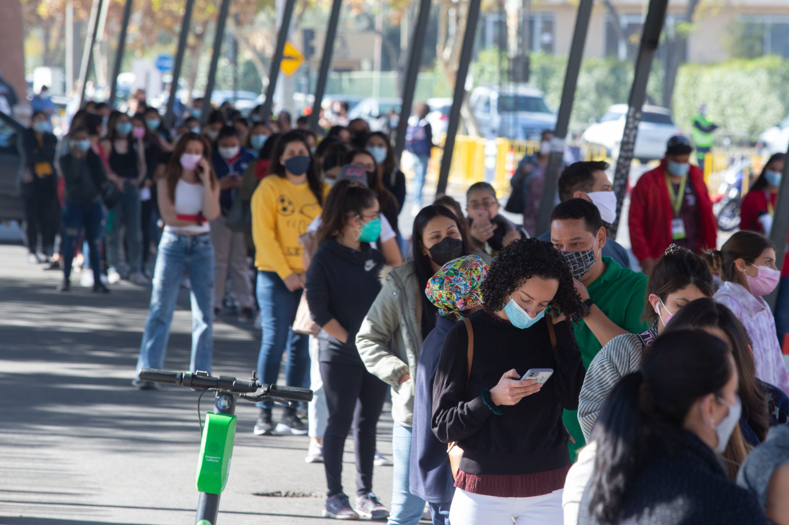 Vacunación de veinteañeros en centro del Parque Juan Pablo II en Las Condes | Agencia UNO