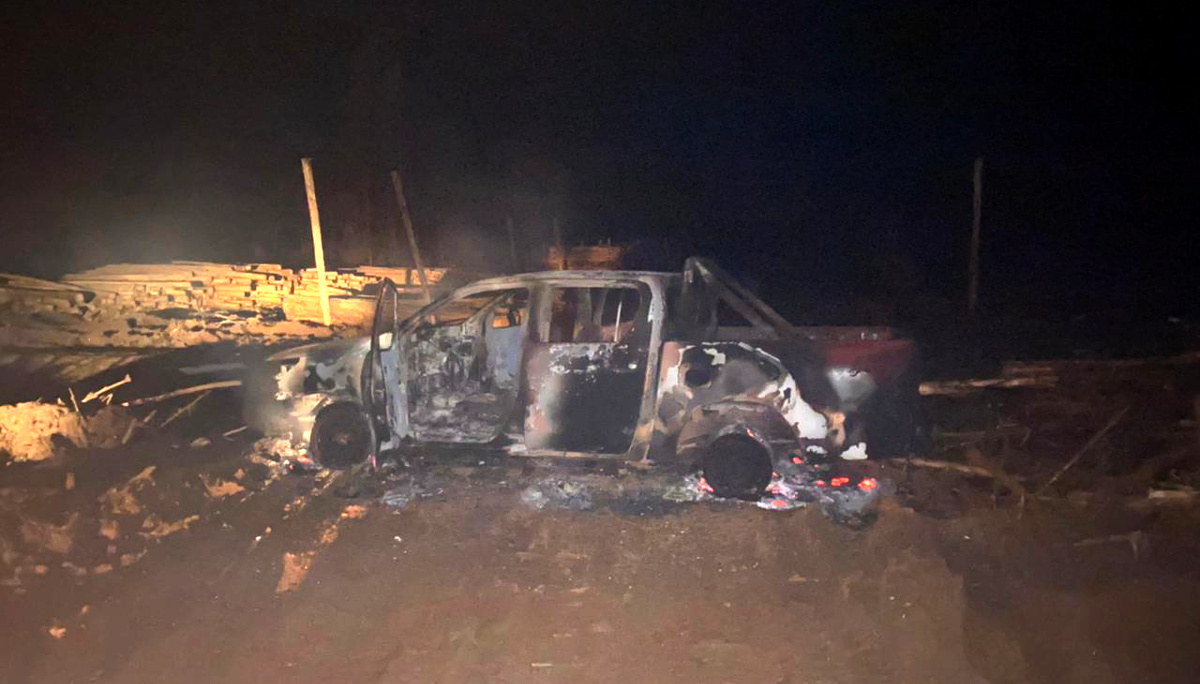 Camioneta quemada durante ataque incendiario en Río Negro