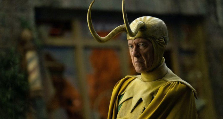 Richard E. Grant como Loki en el episodio 5