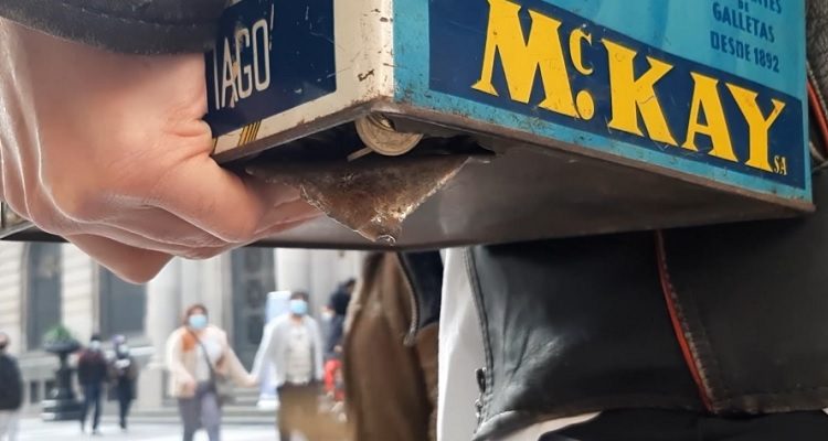 “Oie sete están cayendo las monedas”, Perrera Arte (c)