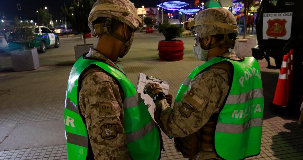 militares toque de queda