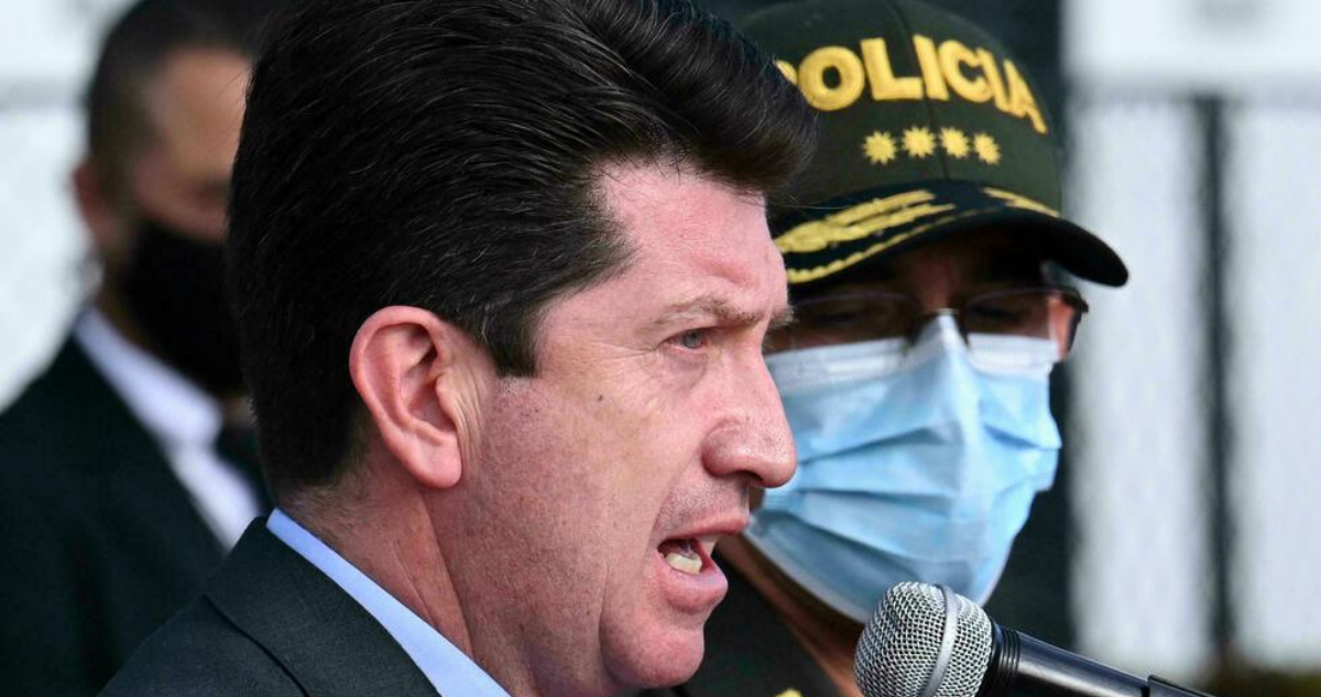 El ministro de Defensa de Colombia, Diego Molano (izq), y el director de la Policía, Jorge Luis Vargas Valencia, en rueda de prensa en Bogotá el 12 de julio de 2021 Juan BARRETO AFP
