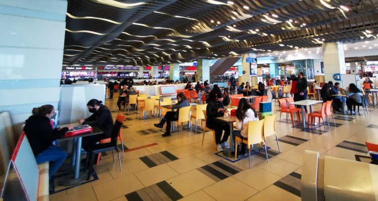 Patio de comida Costanera Center | Cristóbal Escobar | Agencia UNO