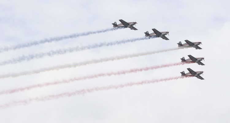 La Calle Canta: ¿Debería hacerse la Parada Militar este año? ¿El 17 tiene que ser feriado?