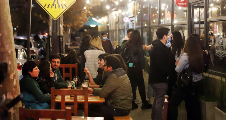 La Calle Canta: ¿Qué le parece la medida del cambio en el toque de queda?