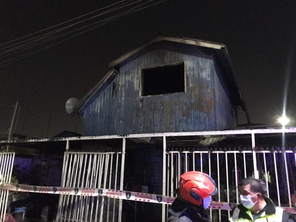 casa-colina-incendio-fuego-rm-1026x768.jpeg