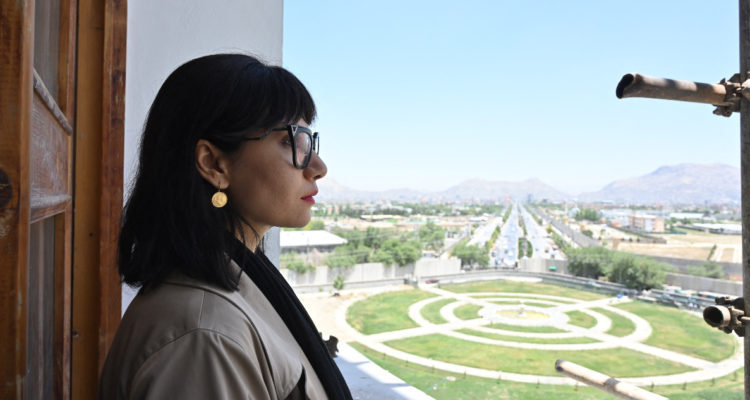 Rada Akbar, artista visual afgana | AFP