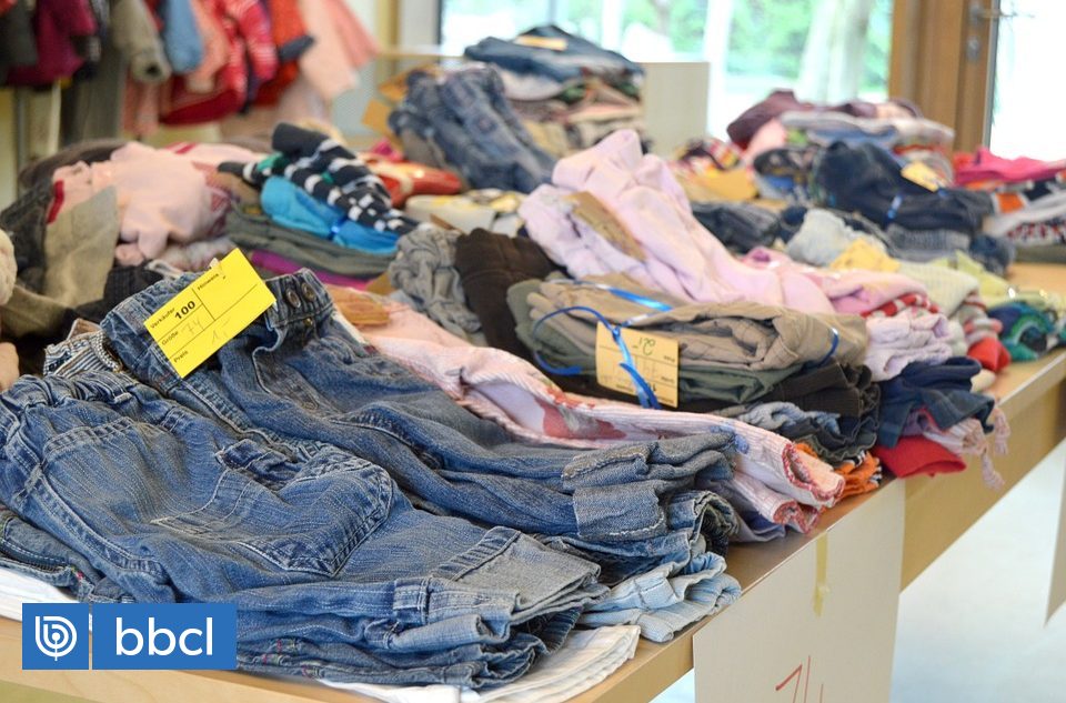 Peligros para la salud de comprar ropa usada y cómo evitarlos